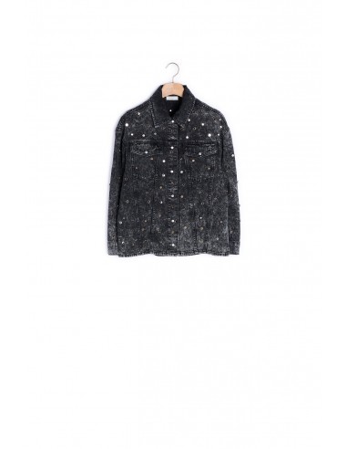 Chemise en jean ornée de studs chez Cornerstreet bien 